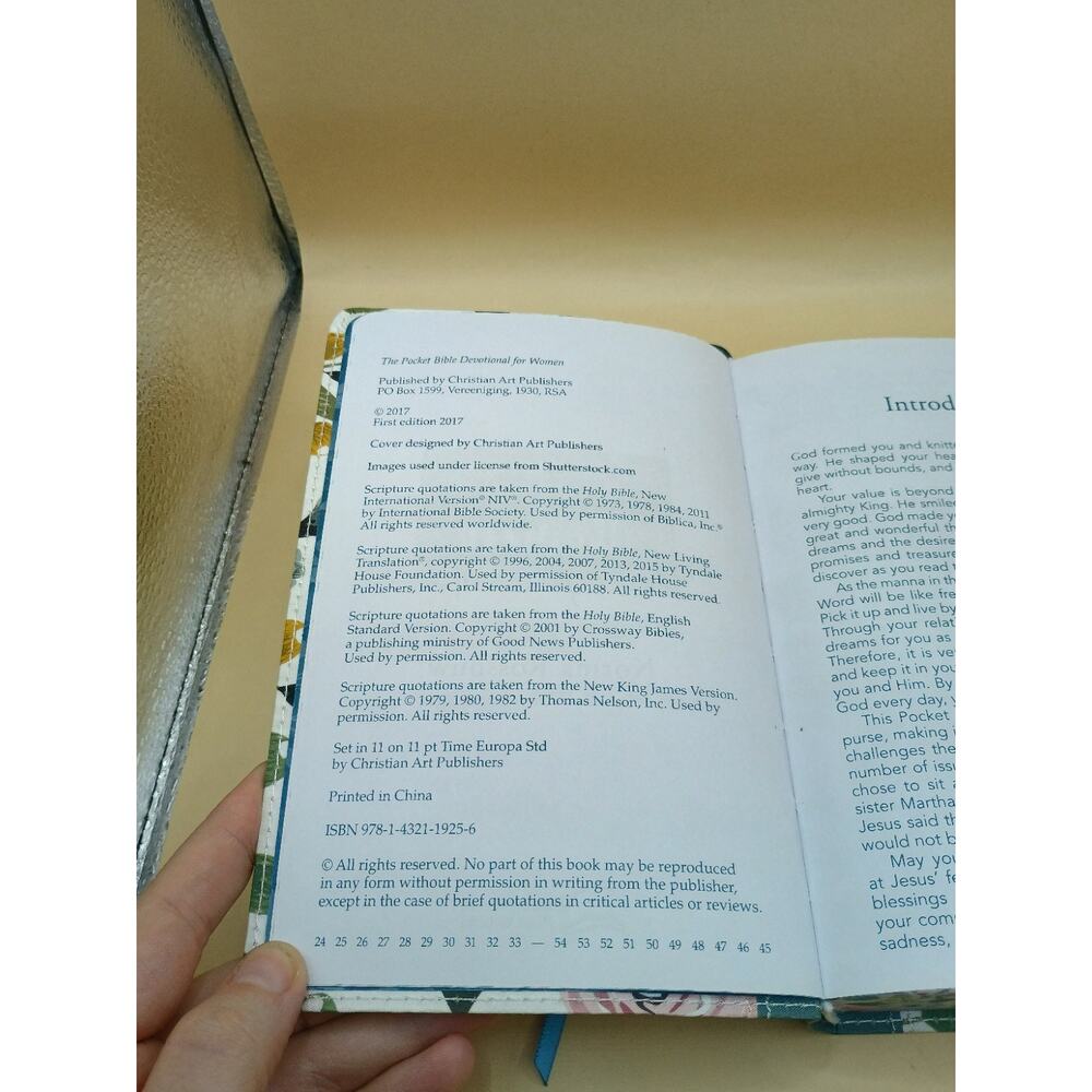 The Pocket Bible Devotional For Women - 366 Daily Devotional Read - Picture 9 of 9